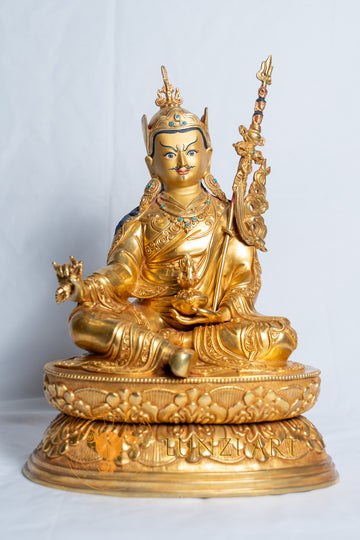 Statua di Padmasambhava in rame placcato oro