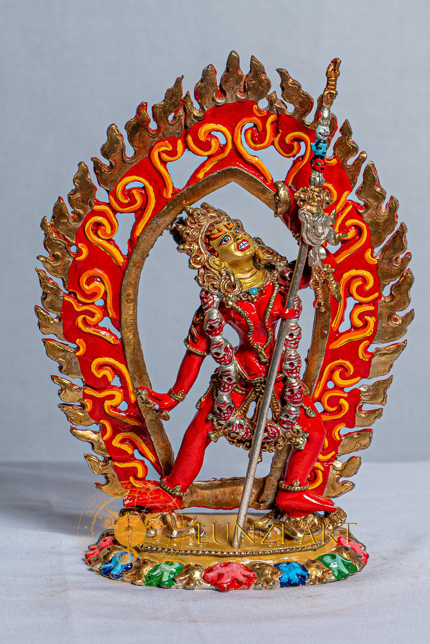 Statua di Vajrayogini in rame dorato e dipinta a mano